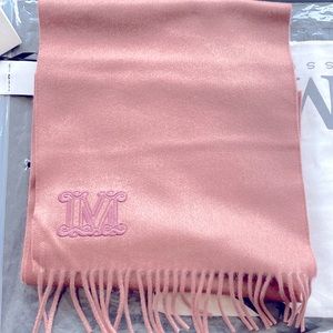 NWT MaxMara Wsdalia Cashmere Fringed Scarf in Antique Rose (Pink)